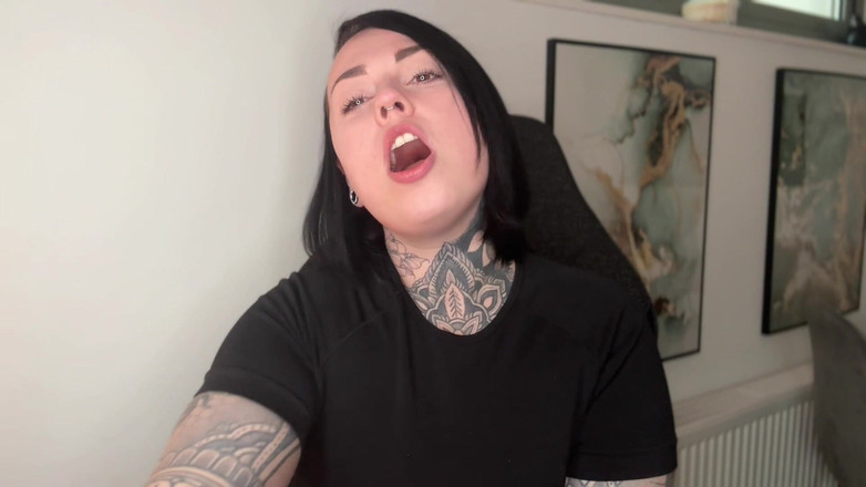 Miss Valentina: 딜도로 빨아주기