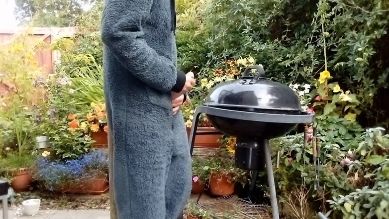Rockardglans: Rockardglans - al aire libre - Onesie se masturba para vecinos