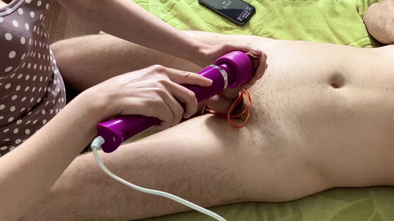 Julia-Softdome: Babe Edges Cock com Grande Hitachi - Orgasmo Arruinado