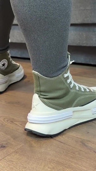 ¡Destruye sádicamente sus enormes testículos pataleando y pisando! ¡Zapatos nuevos! - Dave Moon - Mia - Bbusting