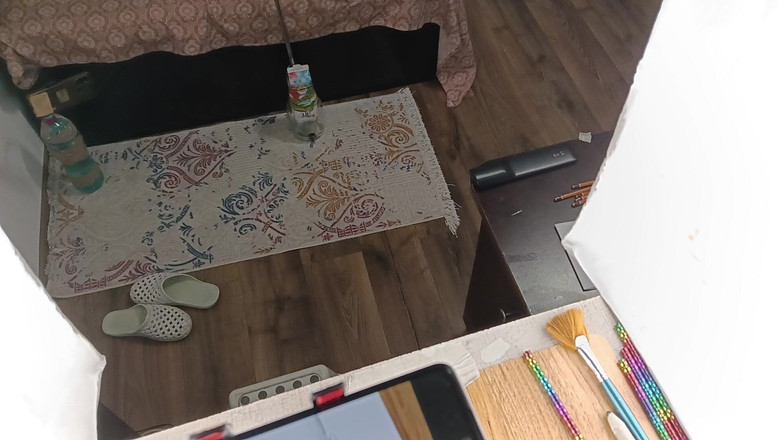 Amateur_MS: Сексуальна Волохата Брюнетка Робить Роботу По Дому Голою.