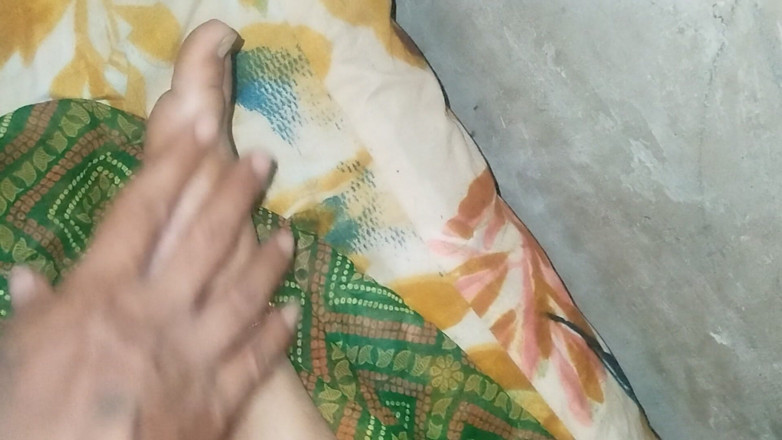 LKGX121: Banana mare între două banane