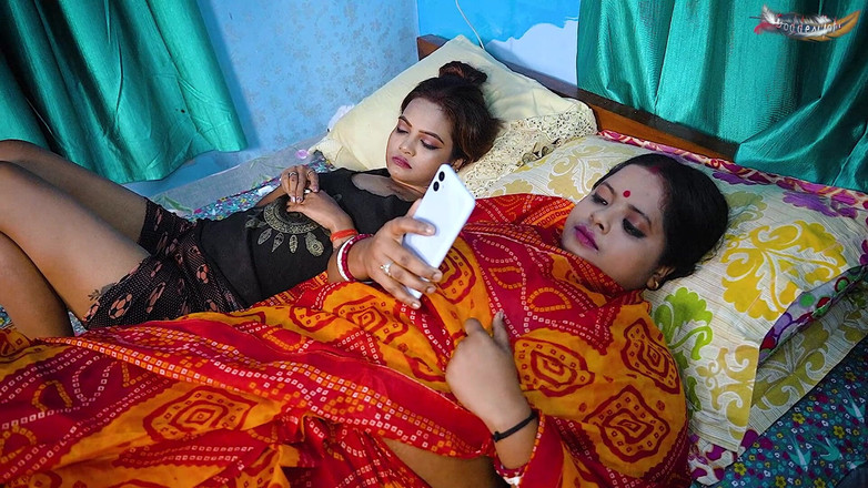 Desi Bold Movies: Desi Boyfriend Hardcore Fuck with Her Girlfriend's Stepmother at Night...