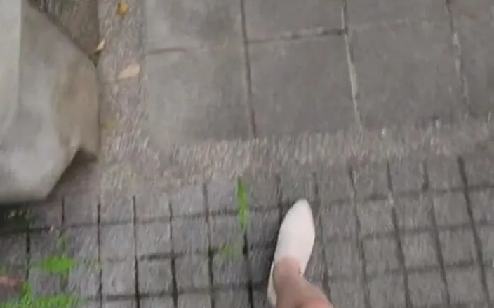 Taiwancdgirl: Shemaletingxuan Masturbating in Park, Hot Pants and Beautiful Legs