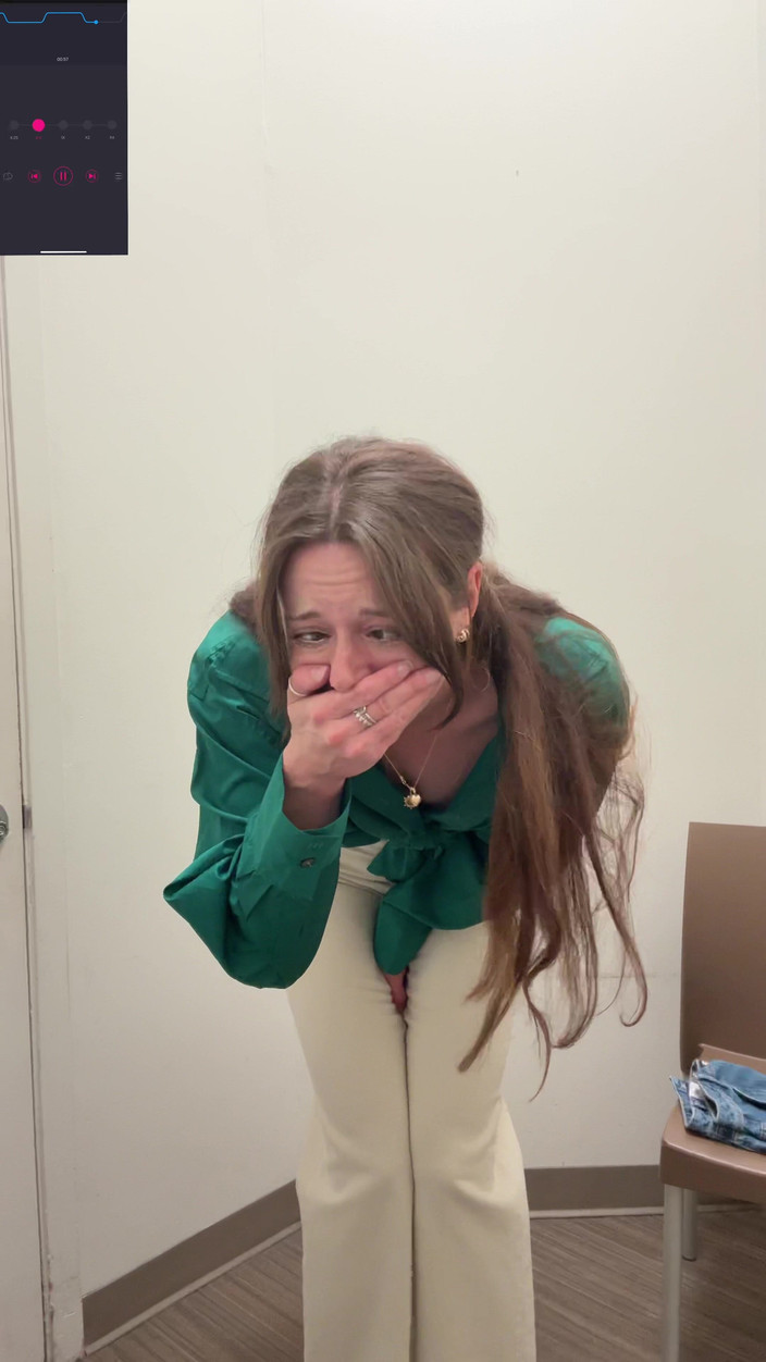 Nadia Foxx: Coboară Sper că nimeni nu mă aude!