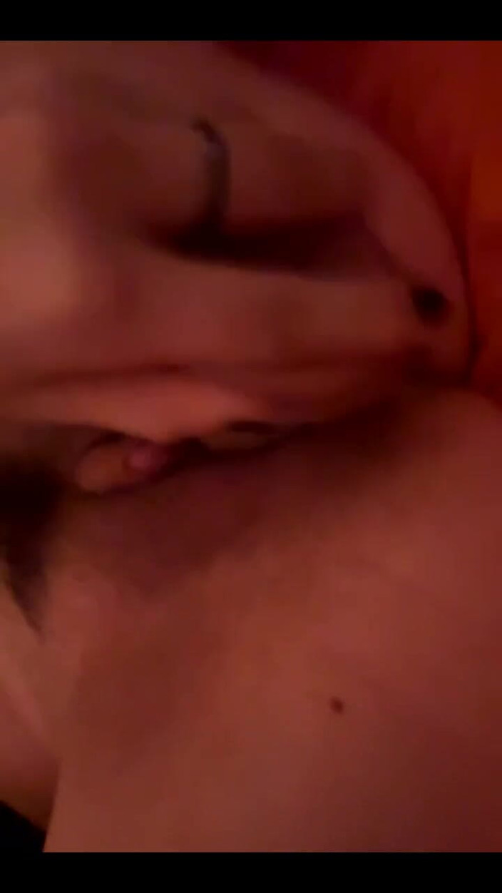 Guano69ftm: Tu veux remplacer mon gode ?