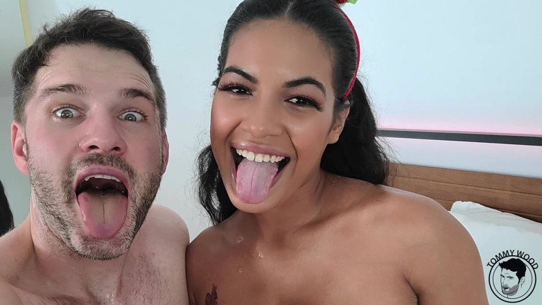 Tommy Wood XXX: Sexe de Noël avec Maya, star du noire sexy