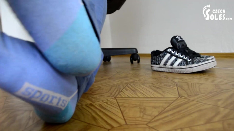 Czech Soles - foot fetish content: Reginas socken verehren pOV