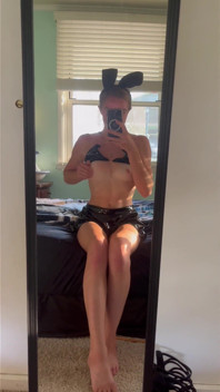 Bad bunny Leder dessous fingern orgasmen erster buttplug dicker arsch PAWG blondine perfekter zierlicher natürlicher körper