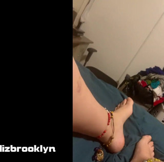 Porno Angels: Elizabeth Brooklyn sexy ankle play