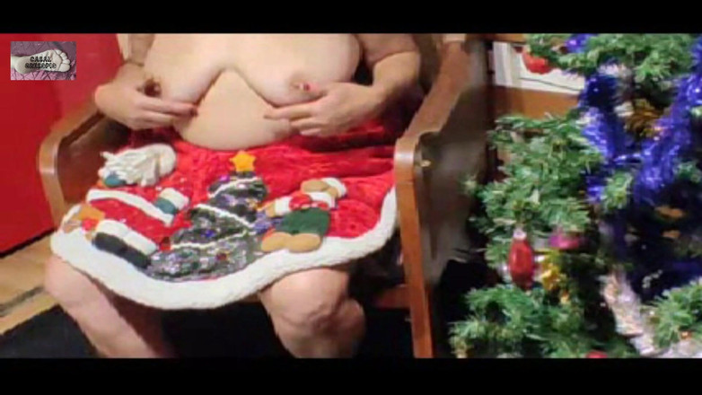 Casal Gresopio Female: 2025년 크리스마스 2025년 크리스마스에 어머니 크리스마스가 스스로를 어루만지다 - 2