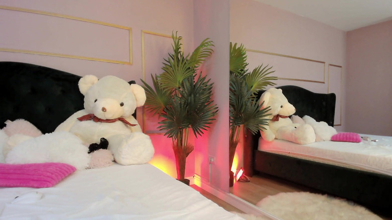 KirraWhite: Com tesão milf destroy buceta e bunda