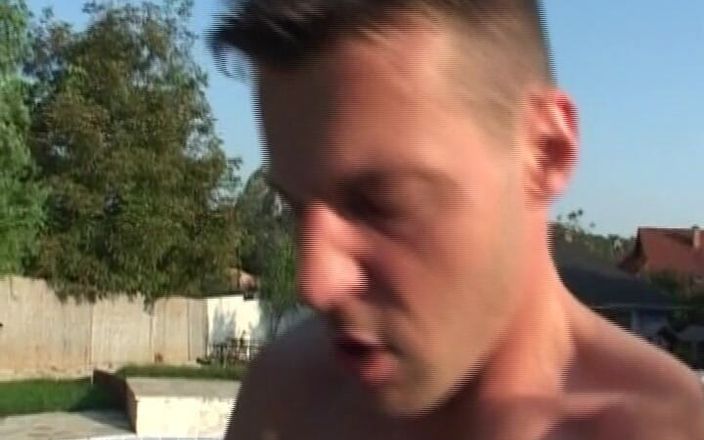 Deutsche Damen: Soberba loira alemã puta fodida duro na piscina