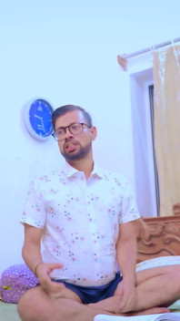 Desi seksowna nauczycielka rucha się z trzema uczniami, gdy ich rodziców nie ma w domu