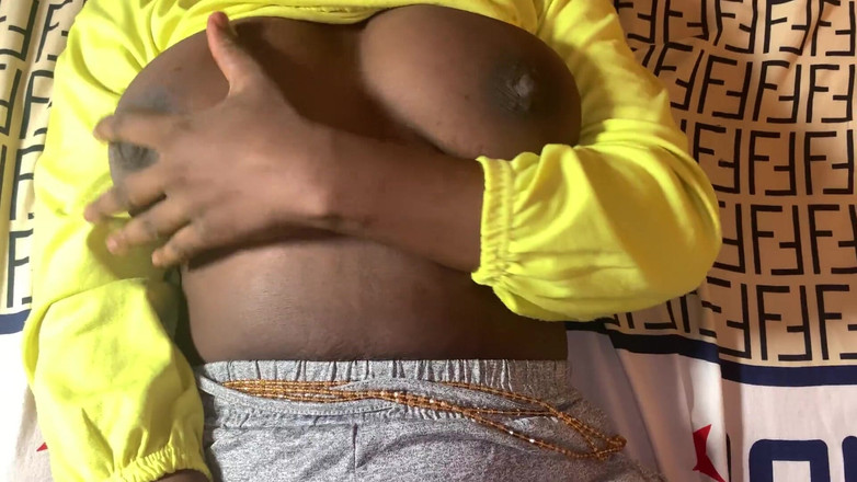 Fridayborn3: アフリカのセクシーな黒檀ティーンがニッカーで犯される