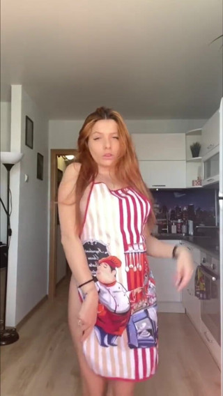 MarcoAndPatrizia: Hot redhead girl handing out sexy cupcakes!