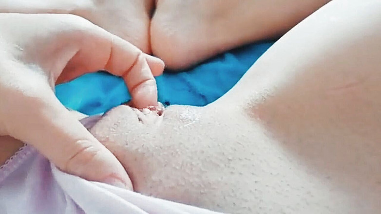 Karlos: 我玩我的阴户。