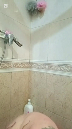 Laura sexywomen: 하얀 큰 엉덩이에 가슴이 큰 샤워 중 딜도 XXL