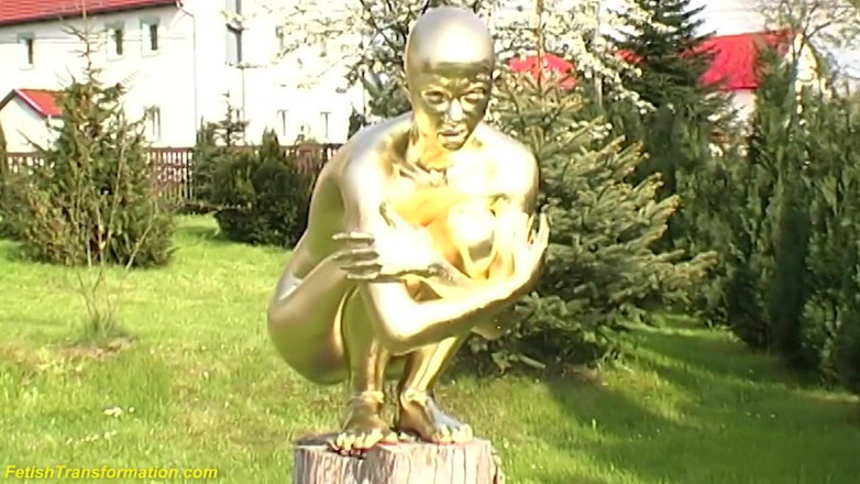 Fetish Islands: Real flexible contortionist gets golden painted