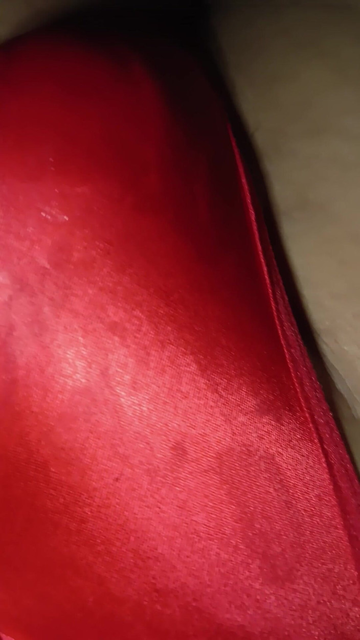 SilkPantyLove7: Karısının seksi kırmızı tangası dölle dolu!