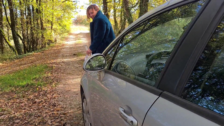 Sexymarghot: I fuck my car, the hitch ball and gear, squirt...