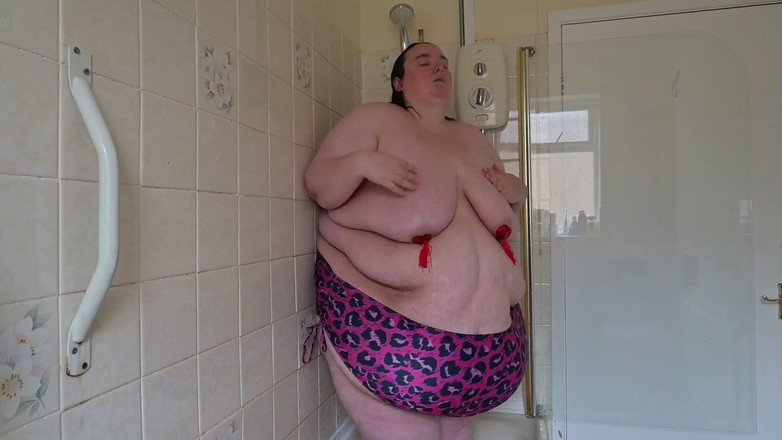 SSBBWLadyBrads: Dea grassa pancia doccia tassles