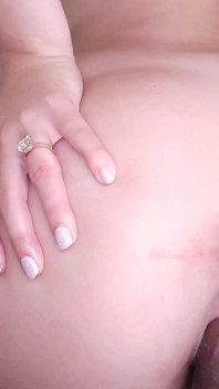 Moglie arrapata scopa bbc membro dello staff dell'hotel e lo filma per suo marito - brookie blair -