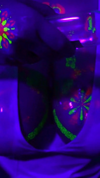 Neon titfuck jest lepszy niż neonowa impreza! Lilykoti