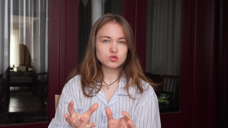 Kira Stone: Comme si un pénis restait debout pendant des heures ??? Moi...