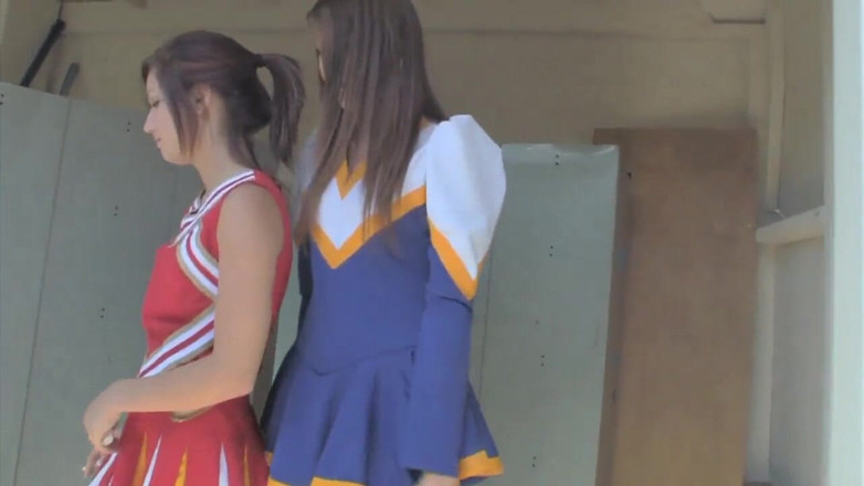 Lesbian Illusion: Cheerleaders lesbiche (film completo)