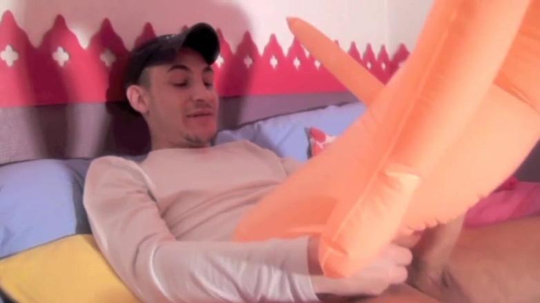Young straight boy masturbation: La mia amica etero viene scopatabarback da una bambola del...