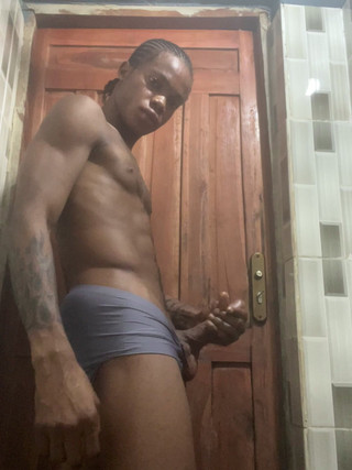 Baddestboyx: トイレで自分をオナニーするのに忙しかったところを彼氏にバレてしまいました