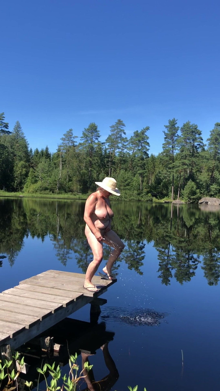 Hotwifekbh: Amatör ev yapımı olgun büyük memeli evli kadın işiyor