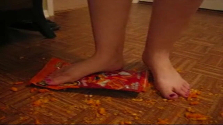 Sexy Amateurz: She smashes food with her feet