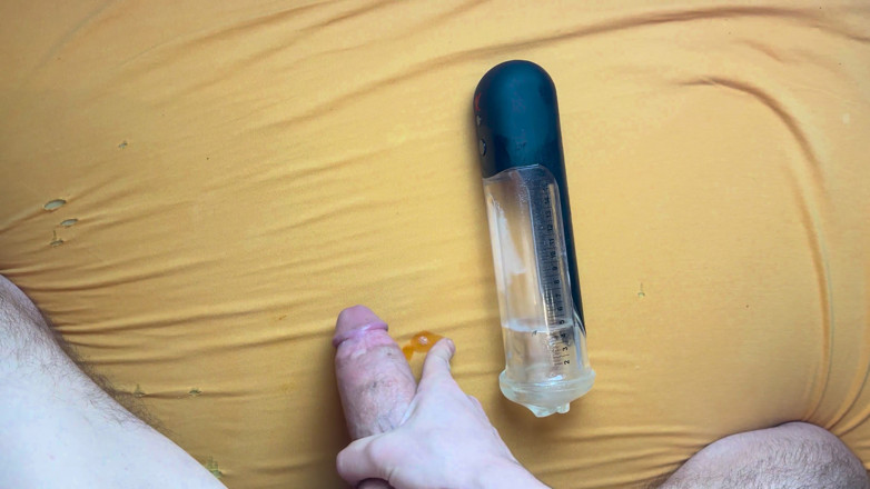 Friend4Fuck Gay+: Ich wollte eine elektrische Schwanzpumpe versuchen, aber leider passt es...