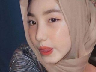 Jilbab69: Po studiu masturbace na záchodě