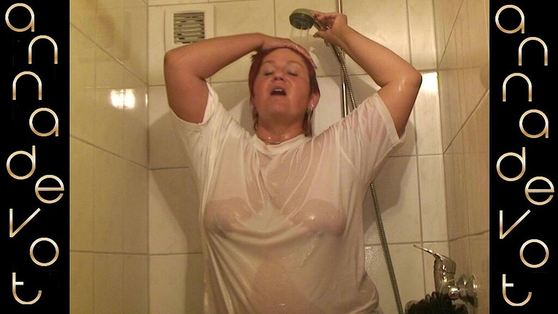 Anna Devot: Annadevot - 穿着湿润的T恤的样子！！