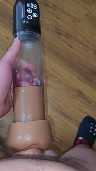 După orgasm - pompându-mi pula într-o pompă de vid umplută cu spermă