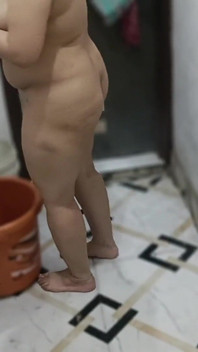Video mms fatto in casa in una rumorosa campagna dentro una doccia nuda