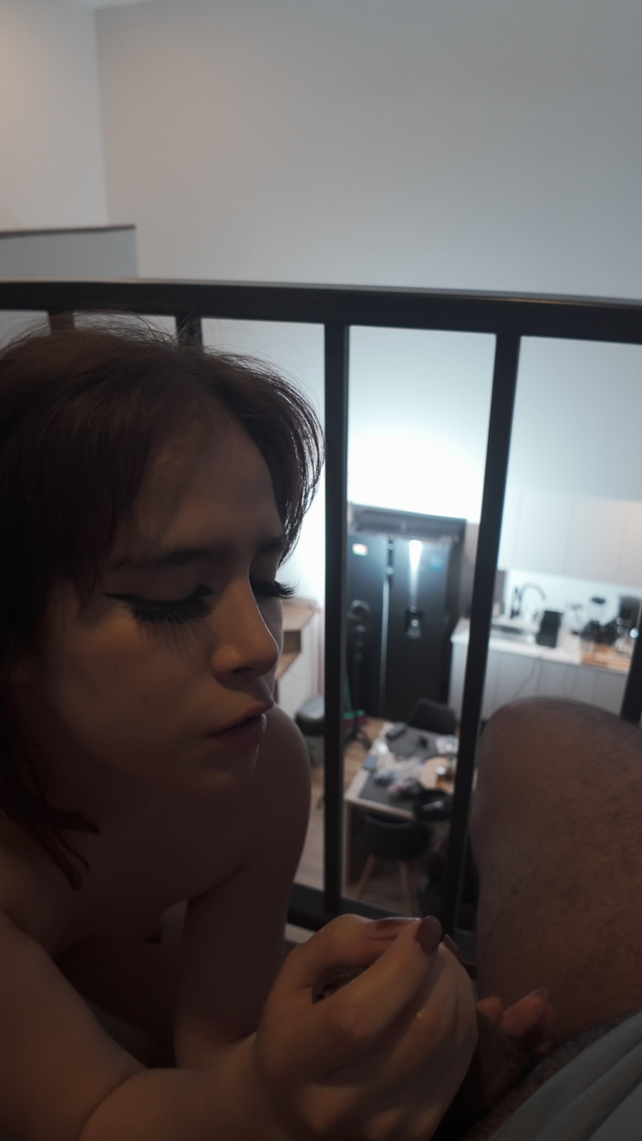 Lola Petite: Pompino segreto e facciale mentre il mio amico filma un...