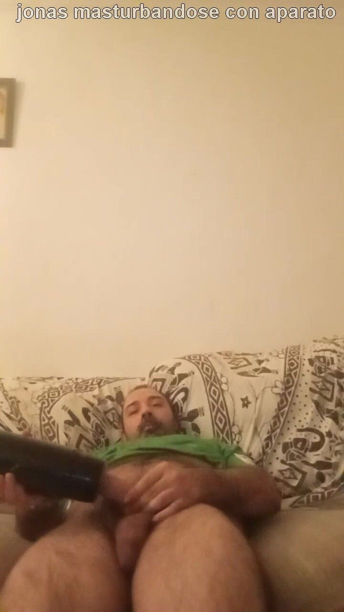 jonasxulo: Jonas masturbující s bribradorem