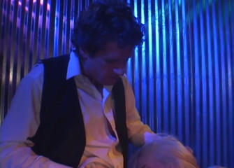 American Idol X: Seksi sarışın götten seviyor