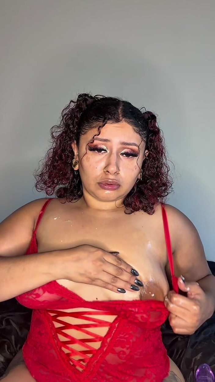 Carmelitaxbebe: Sexy latina speelt solo