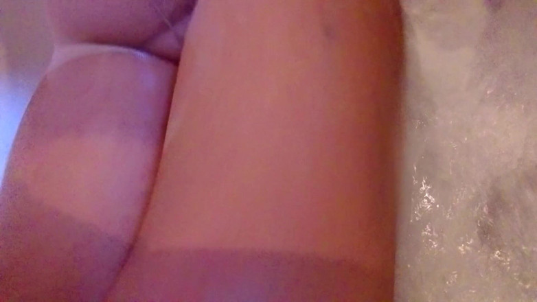 Hot-Pussy66: FSH i badkaret