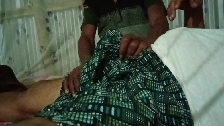 Assam sex king: Indische desi, schwuler Ghush dorf natur körpermassage mit großer schwanz-handjob-masturbation...