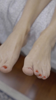 Busty Blonde MILF Slowly Oils Her Soft Feet