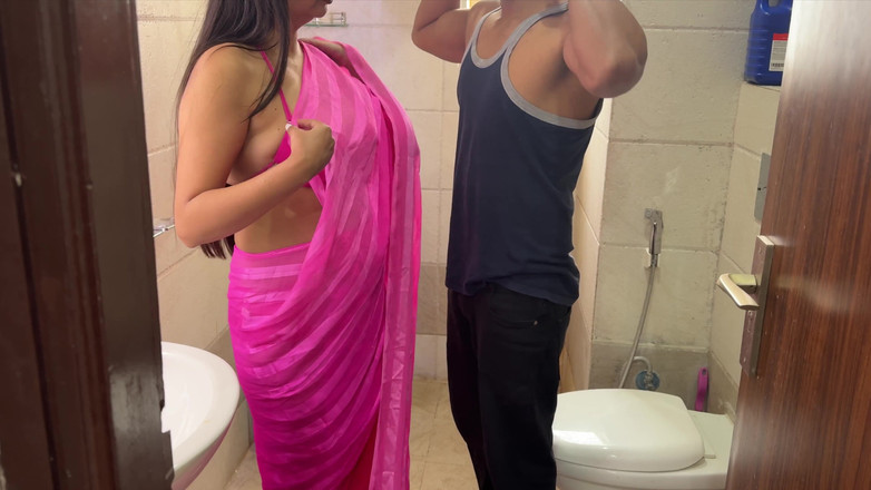 Hornycouple149: 継母は「マッサージ」という言葉と「セックス」を混同しました。継息子は嬉しい驚きを受けました(ヒンディー語音声)