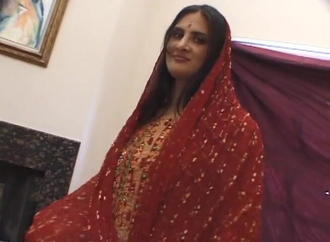 Indian Heat: O curvă indiană excitată futută tare la audiție