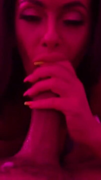 백만장자 테디 타란티노가 브로워드 주유소에서 따먹히는 라틴계 스트리퍼 Kiki Klout