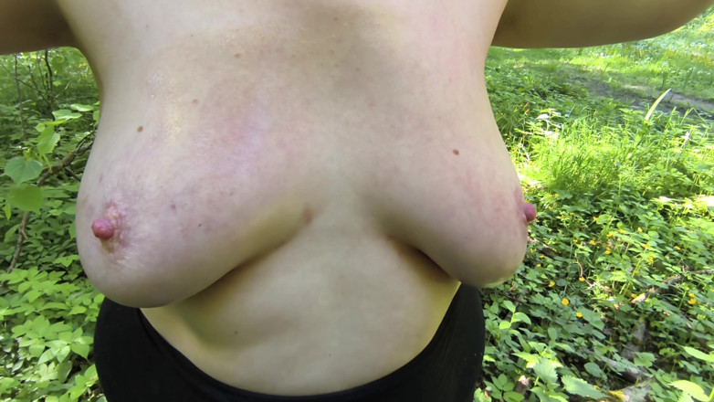 Bouncy Tits Action: 숲에서 두근 두근하는 오일